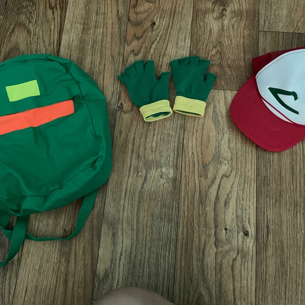Mens Ash Pokémon Halloween costume with accessories size Large WITHOUT BACKBACK!